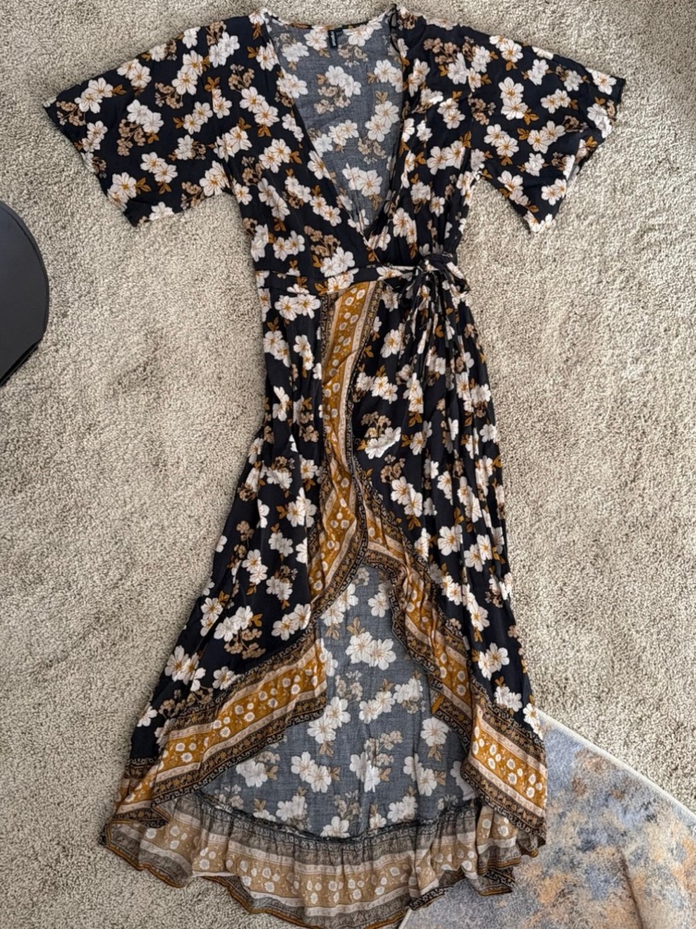 Rip curl kimono Dress in Black and Mustard